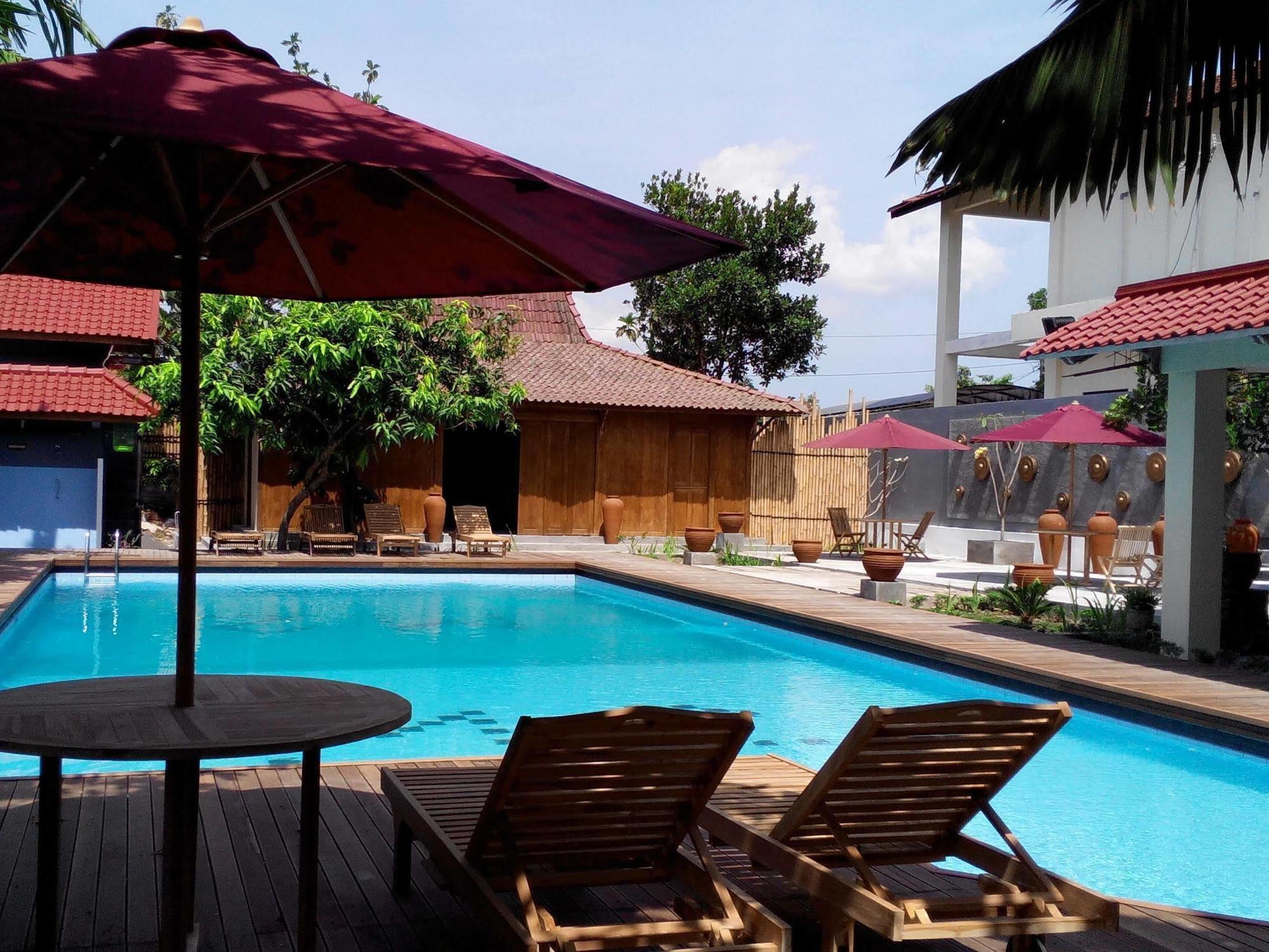 Cantya Hotel Yogyakarta Exterior photo