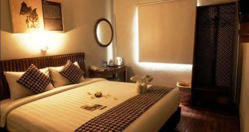 Cantya Hotel Yogyakarta Exterior photo